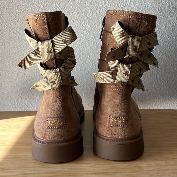 UGG Girls  Tillee Boots size 3 - Picture 2 of 11